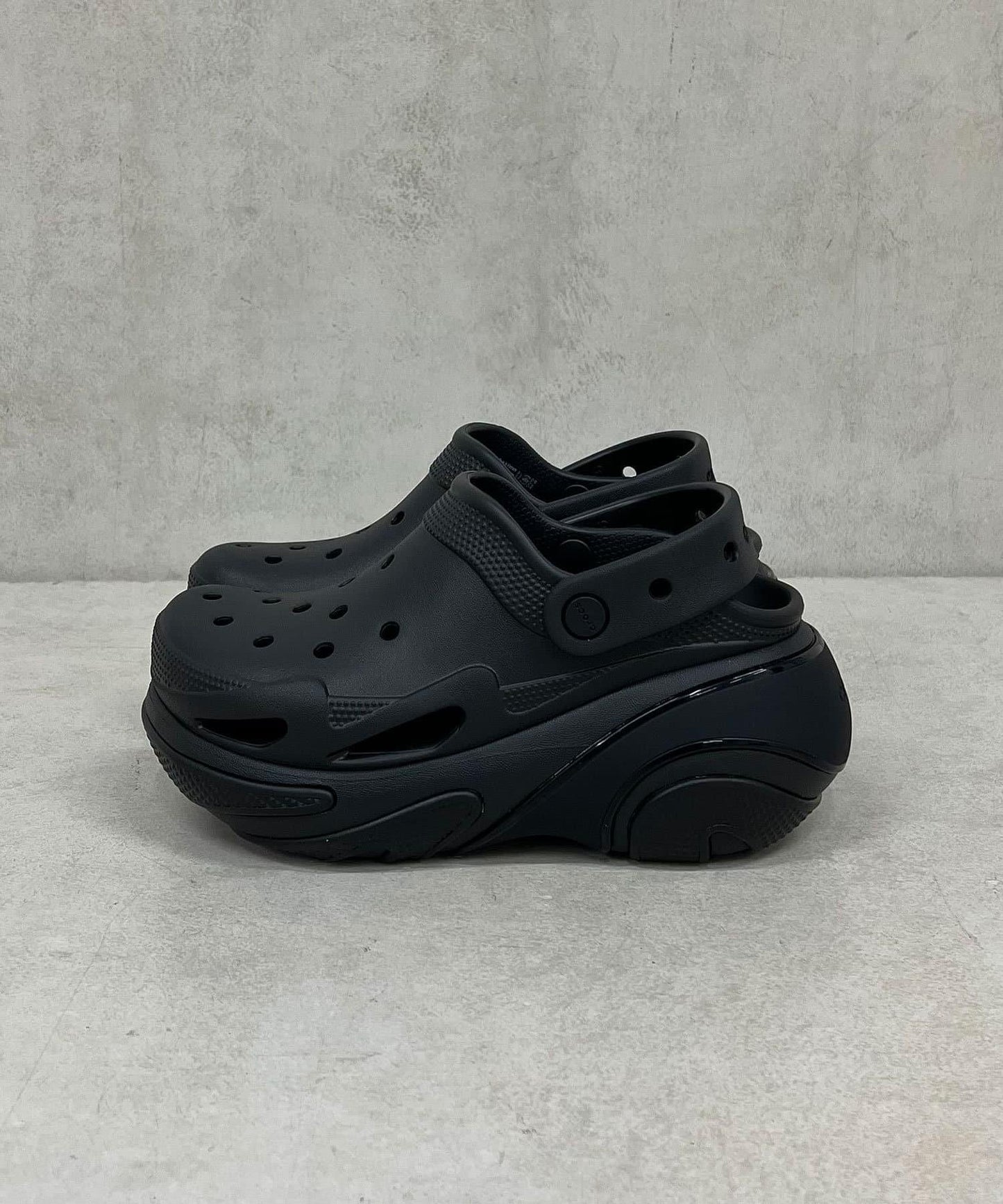 【crocs/卡駱馳】泡泡壓碎拖鞋