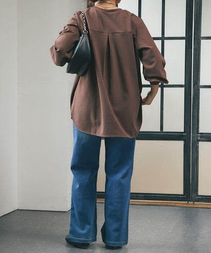 《前後高低差的下襬增添抽象感》圓弧下襬簡約長款套頭衫