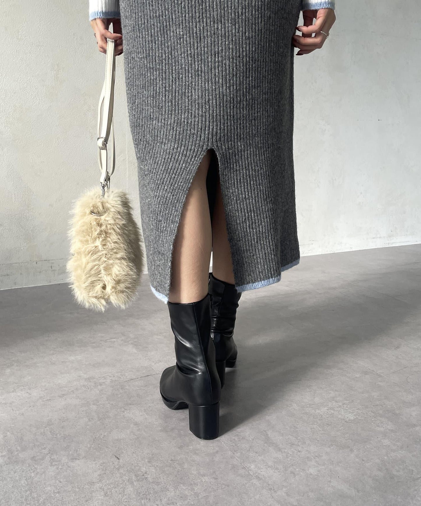 袖口配色半拉鍊針織衫 ONE PIECE