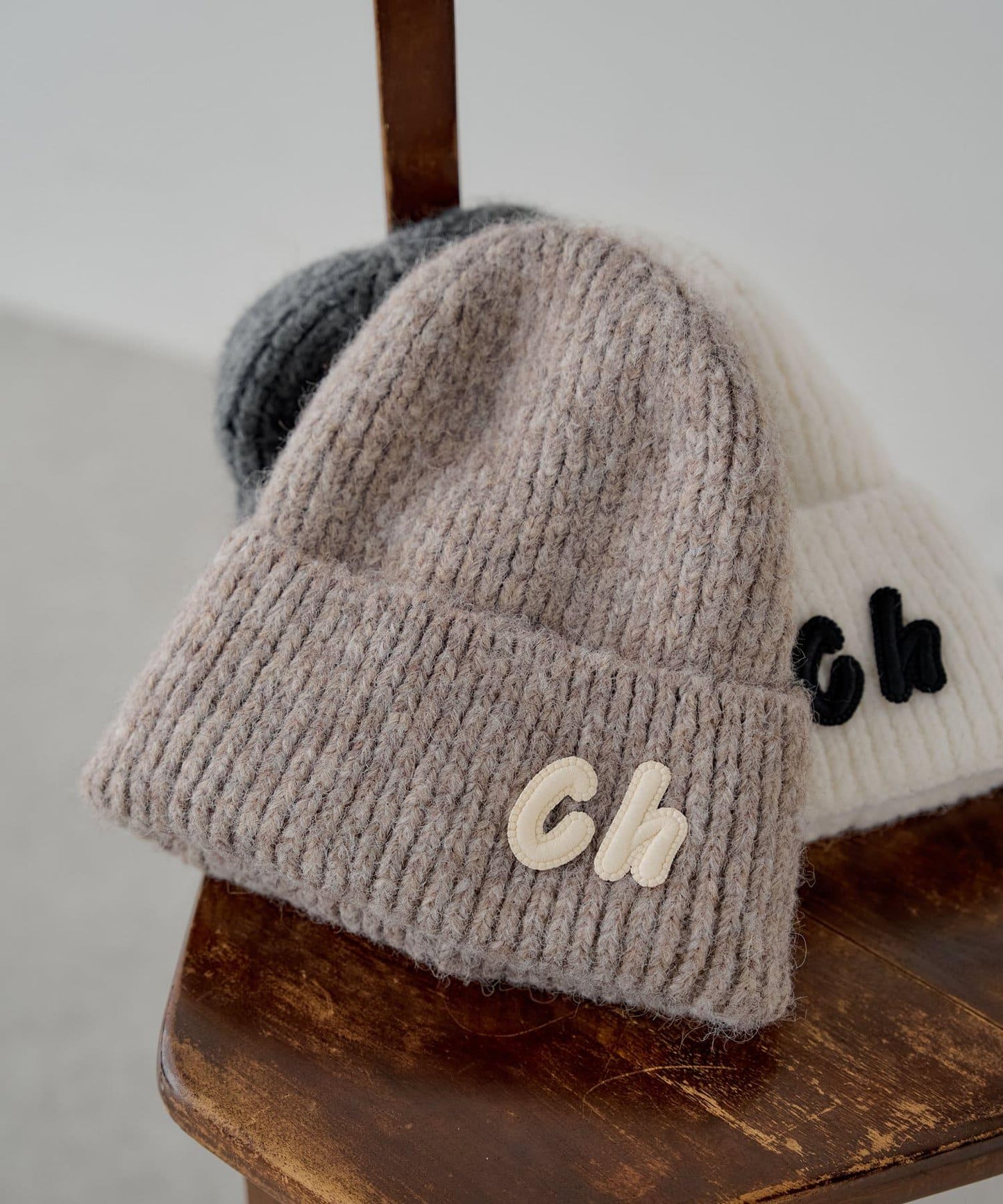 帶標誌的針織帽