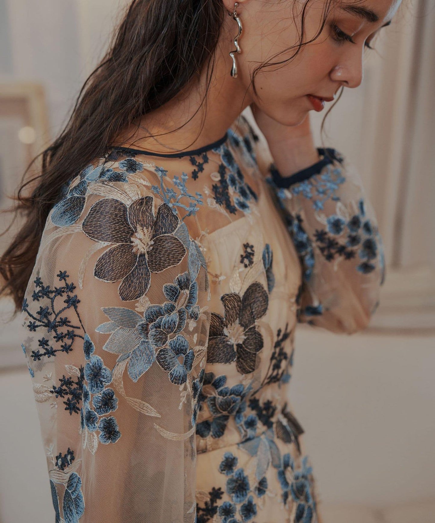 刺繡薄紗連衣裙