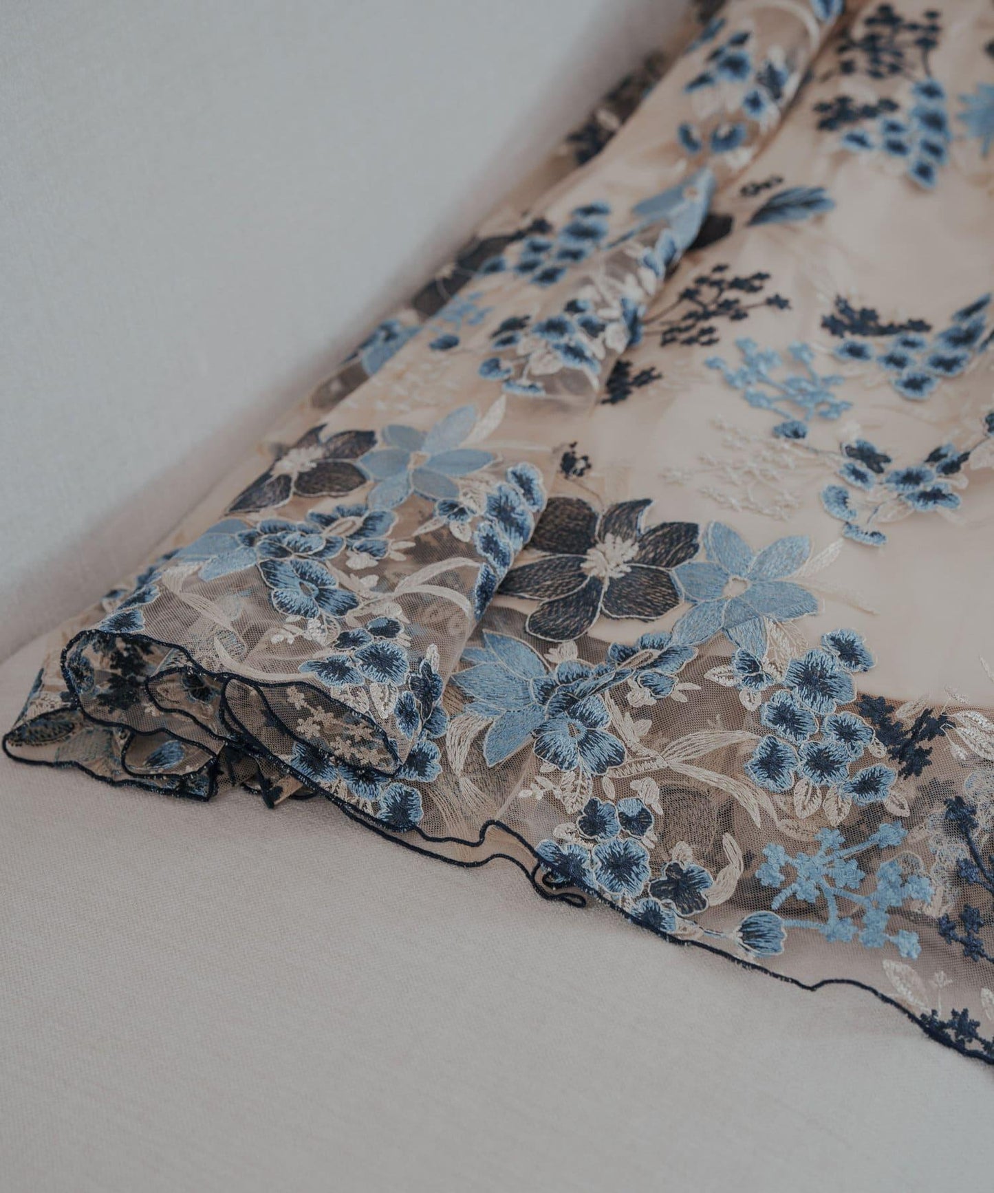 刺繡薄紗連衣裙