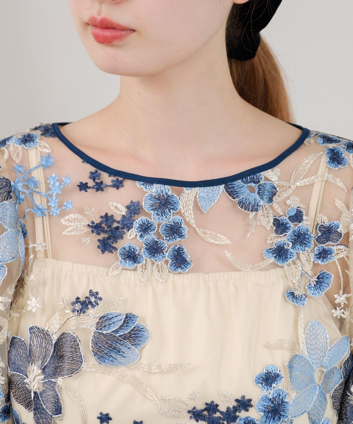 刺繡薄紗連衣裙
