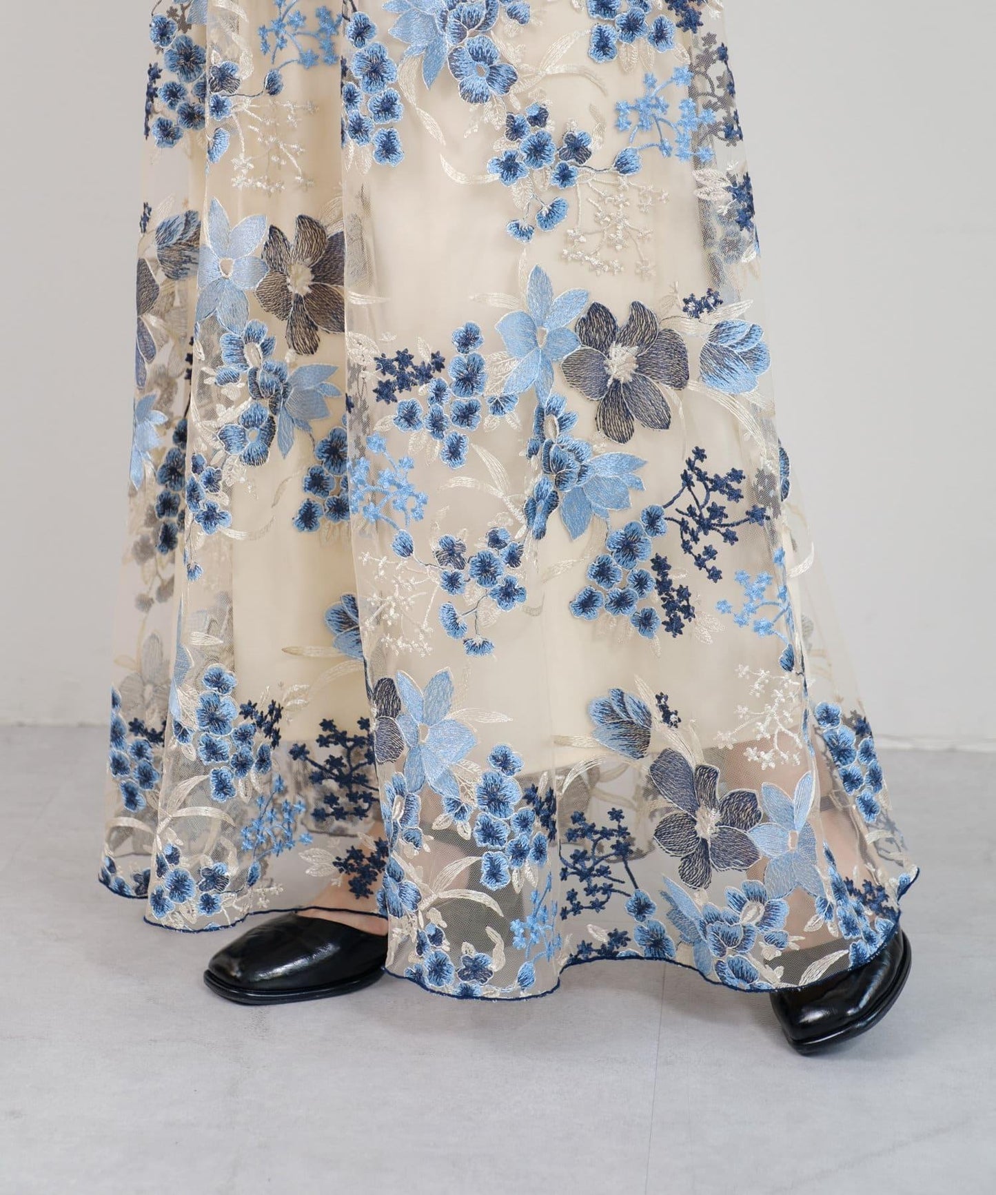 刺繡薄紗連衣裙
