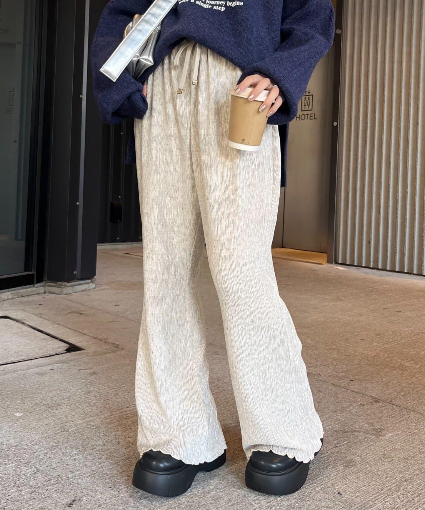 絨面褶皺微喇叭休閒褲