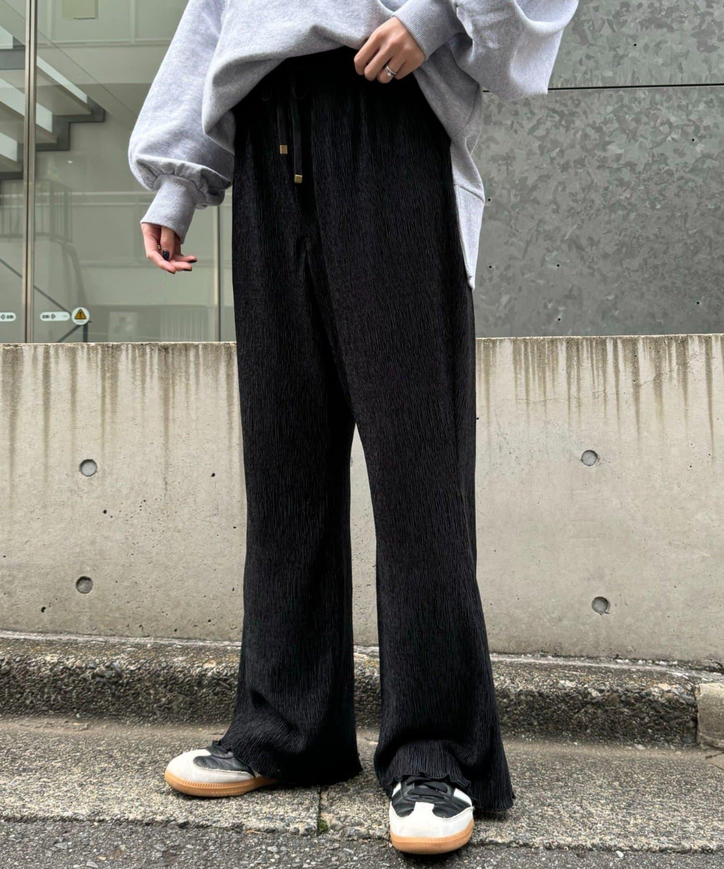 絨面褶皺微喇叭休閒褲