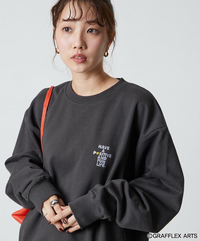 版 GRAFFLEX SMILE EVERYDAY3 背部刺繡毛氈設計 圓領衛衣