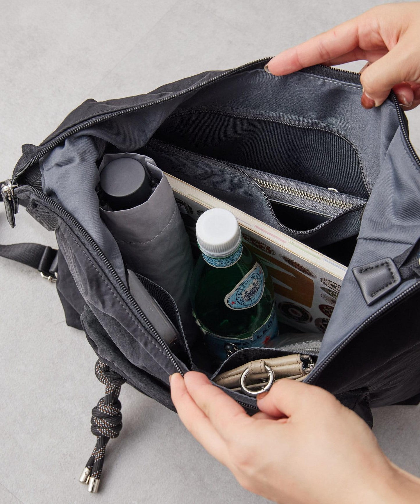 《輕量/500毫升寵物瓶也能放入！/通勤也推薦》2WAY雙肩包&單肩包