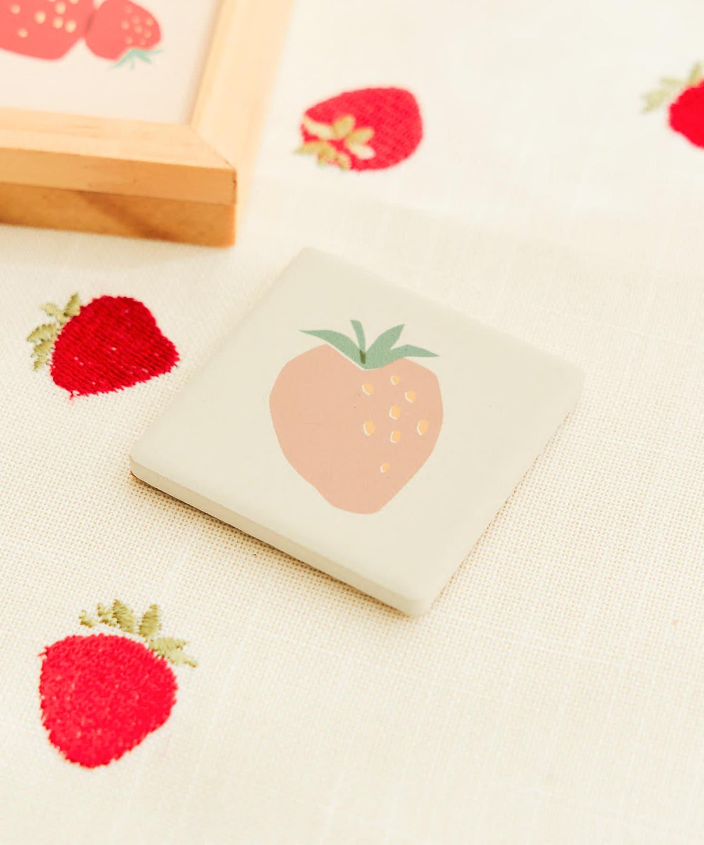 いちごタイル：5×5cm／strawberry
