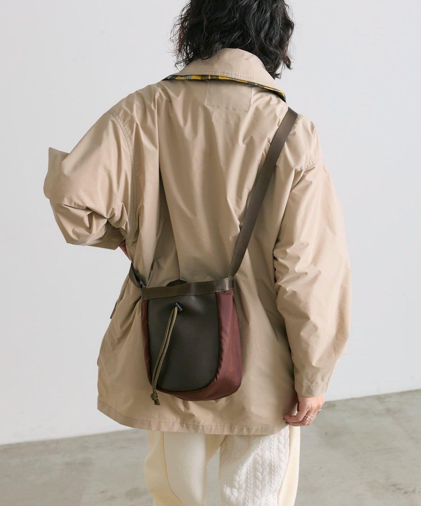 《防水/500毫升寵物瓶也能放入!/男女通用》【帆布裝備×耳朵】粉筆肩揹包