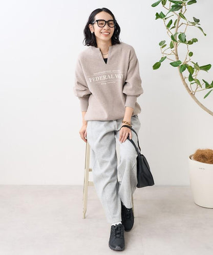 V領提花標誌針織衫