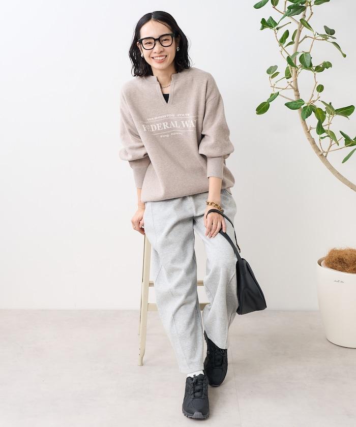 V領提花標誌針織衫