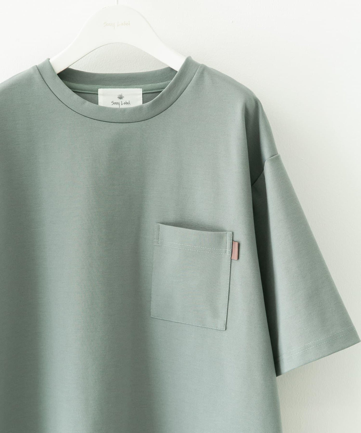 153584574