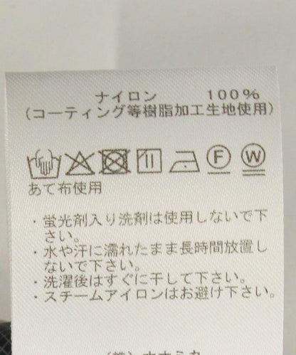 領口收褶大衣