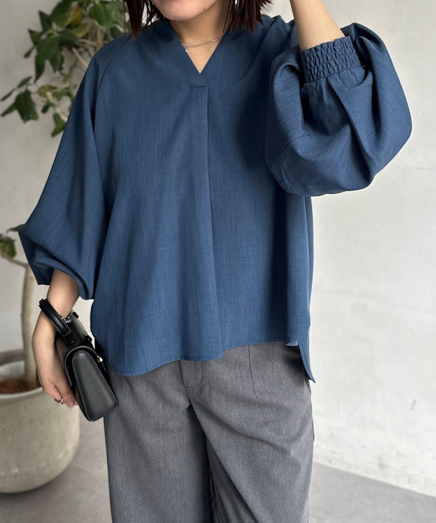 亞麻質感開叉領口襯衫