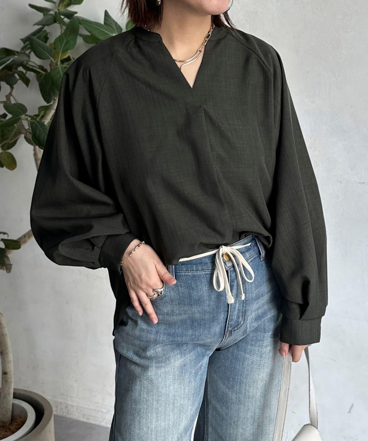 亞麻質感開叉領口襯衫