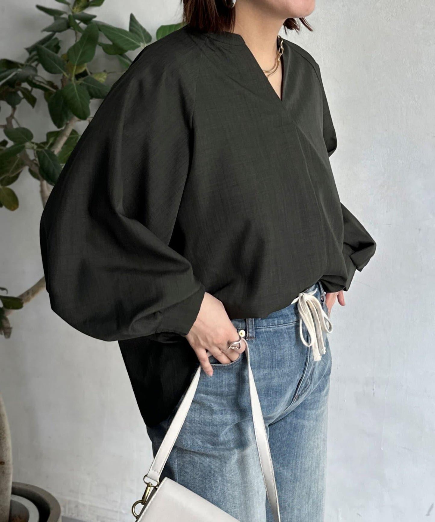 亞麻質感開叉領口襯衫