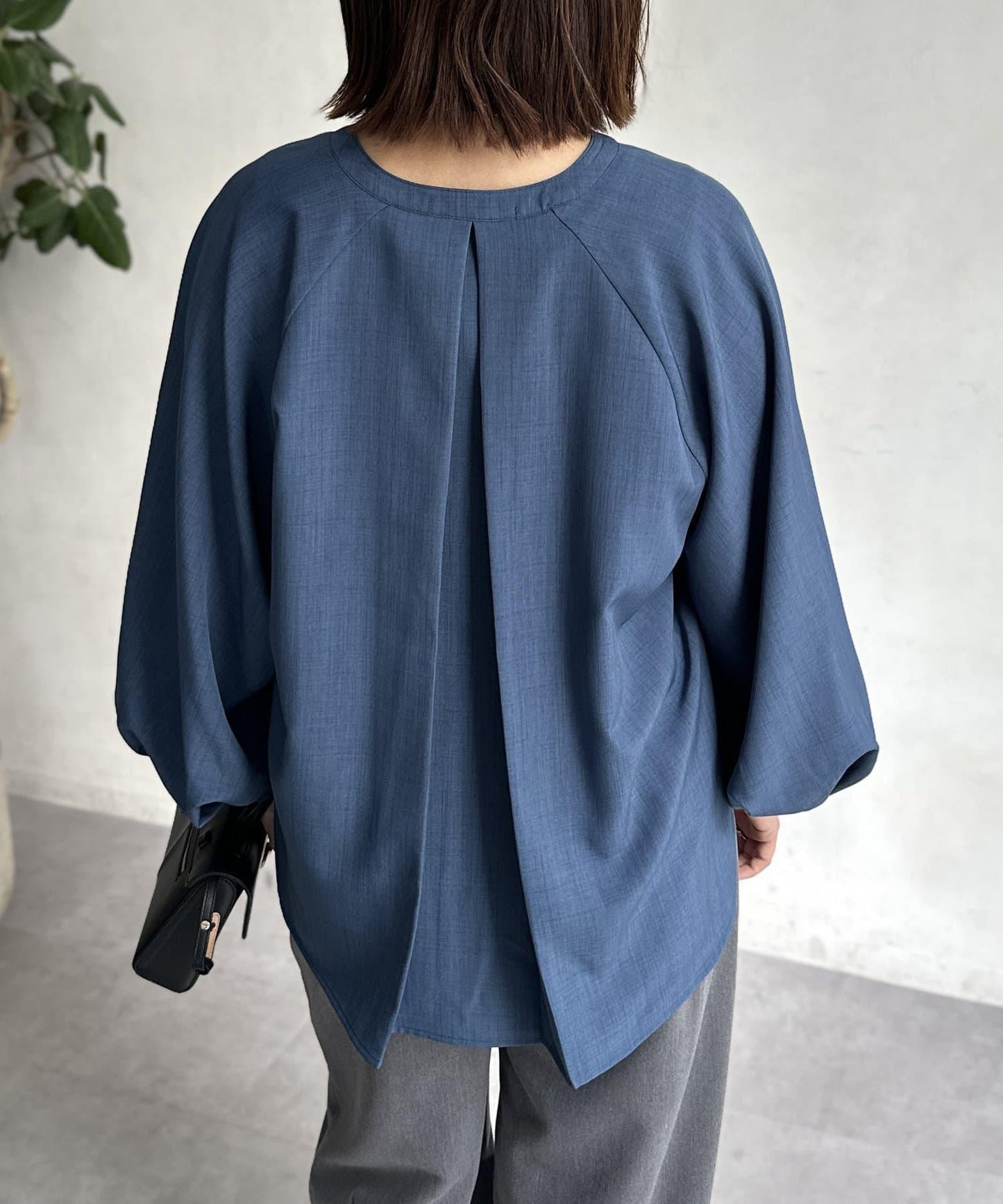 亞麻質感開叉領口襯衫