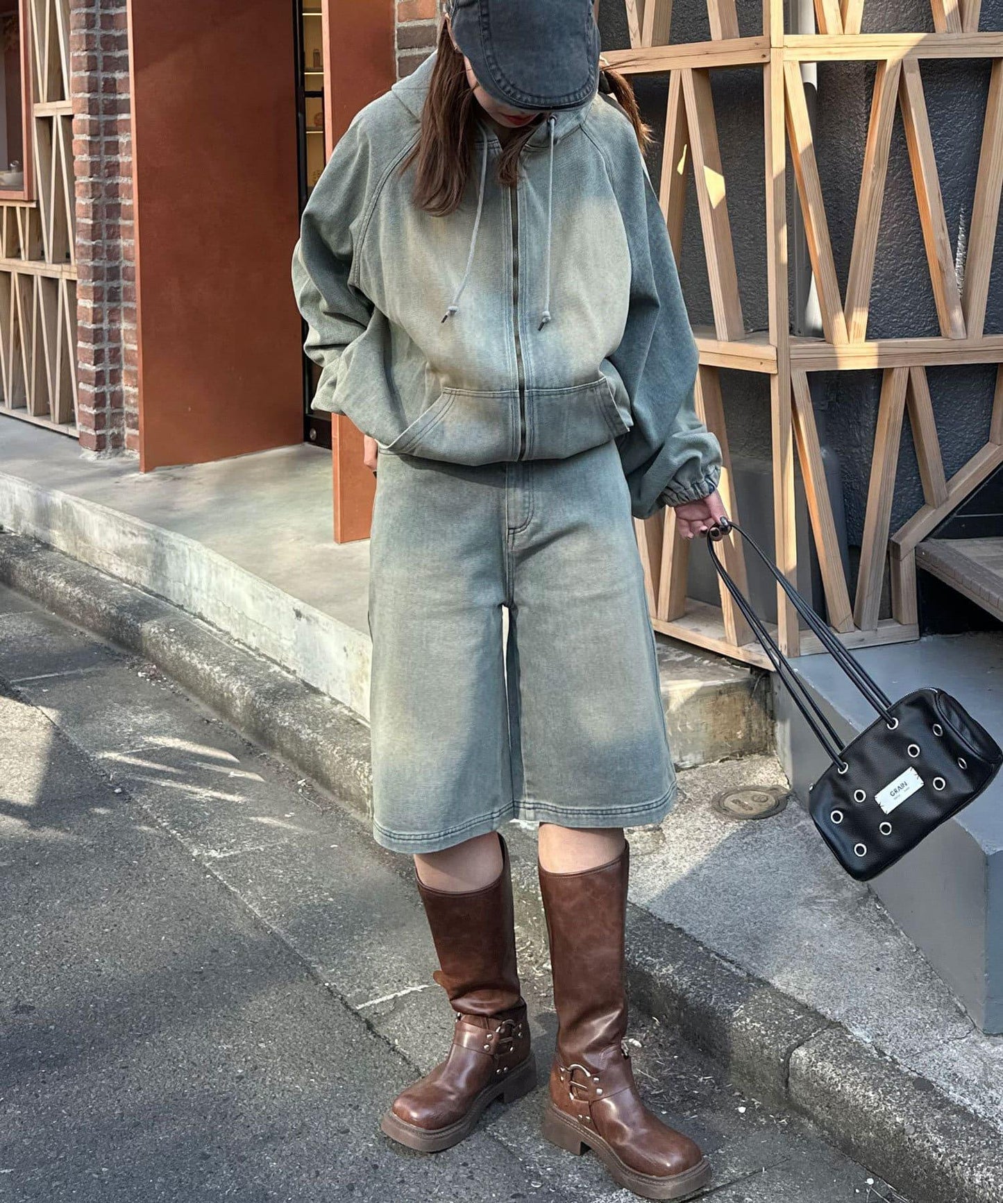超藍色爆破沙灘褲