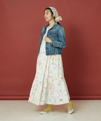 花朵刺繡吊帶連衣裙