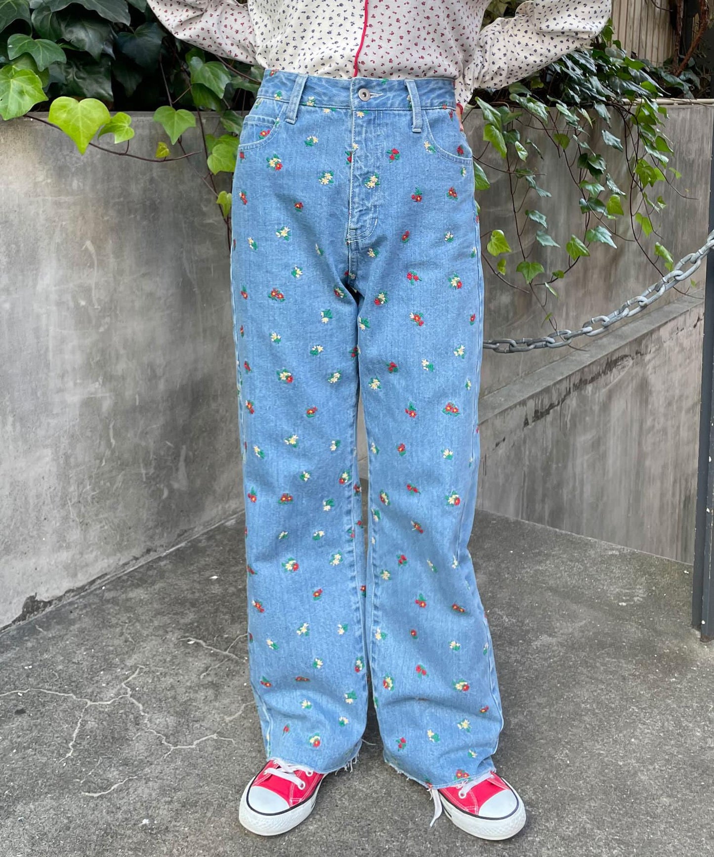 【HELLO.SANFRANCISCO/哈羅舊金山】花朵刺繡牛仔褲