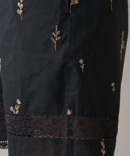 【柳樹】花朵刺繡蕾絲短褲