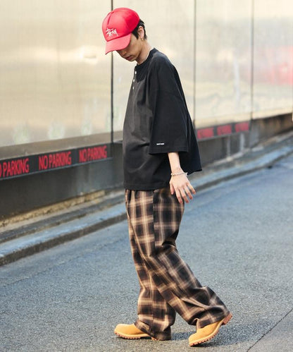 寬鬆剪裁 一點刺繡 圓領T恤/寬鬆剪裁