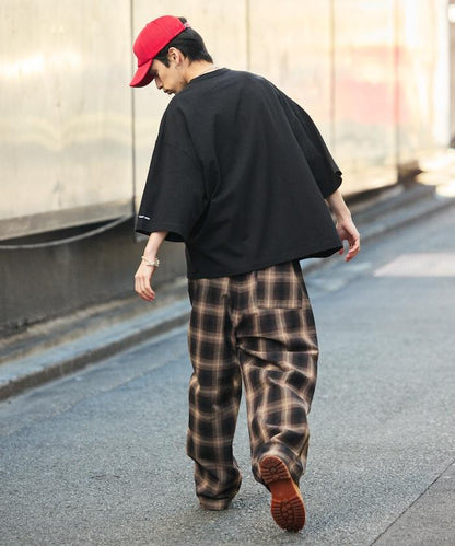 寬鬆剪裁 一點刺繡 圓領T恤/寬鬆剪裁