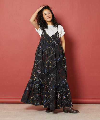 花朵刺繡吊帶連衣裙