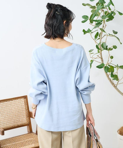 軍綠色V領短袖T恤