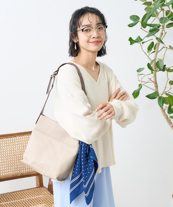 軍綠色V領短袖T恤