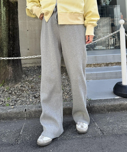 清爽剪裁的條紋褲褲