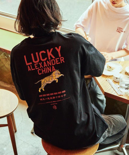 LUCKY ALEXANDER CHINA  大號剪裁 背面印花 圓領T恤