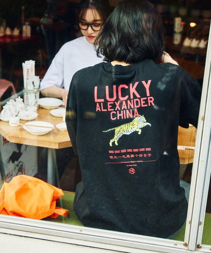 LUCKY ALEXANDER CHINA  大號剪裁 背面印花 圓領T恤