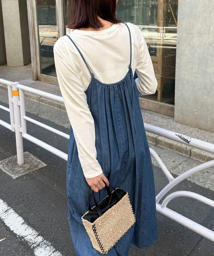 淺色牛仔綁帶吊帶連衣裙