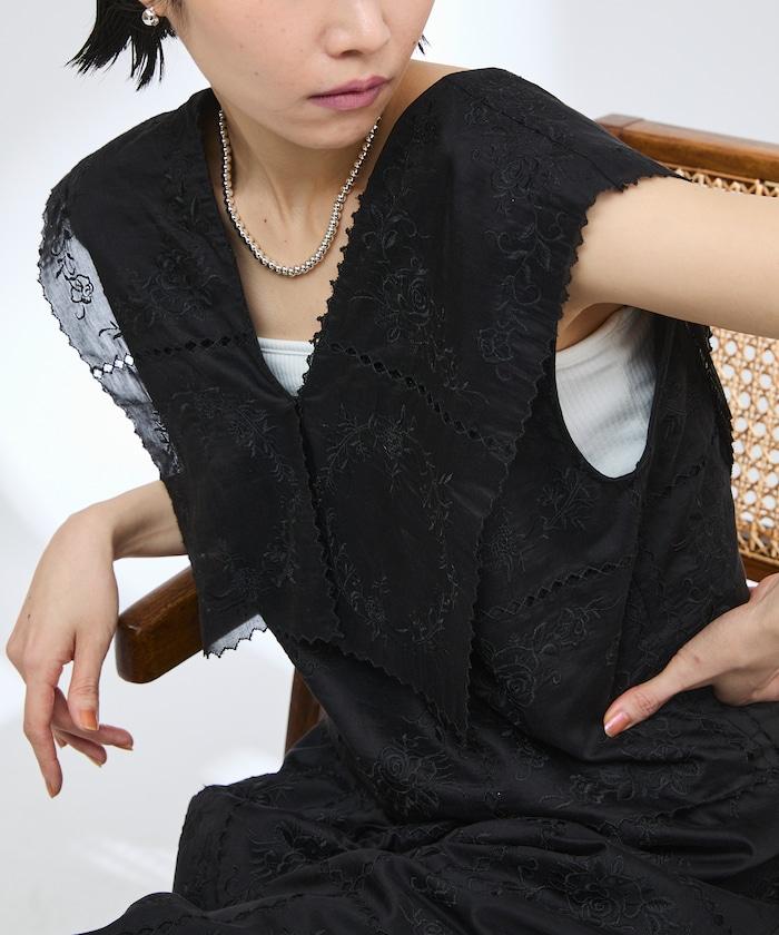 方形刺繡V領襯衫