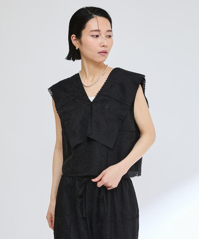 方形刺繡V領襯衫
