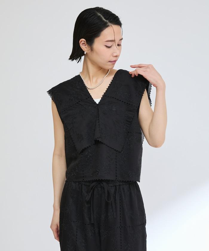 方形刺繡V領襯衫