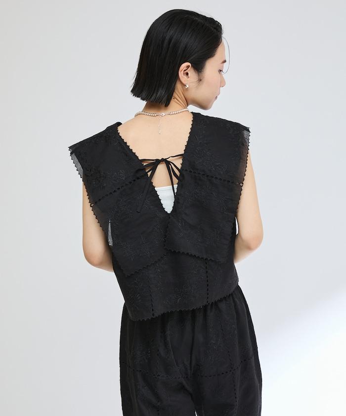 方形刺繡V領襯衫