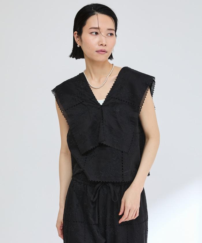 方形刺繡V領襯衫