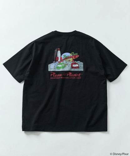 TOY STORY/玩具總動員 聯名 大尺寸 背面印花 圓領T恤/Pizza Planet