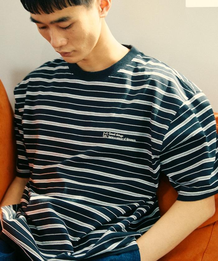 BASIC標誌刺繡T恤條紋/一點刺繡條紋T恤/短袖