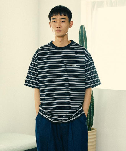 BASIC標誌刺繡T恤條紋/一點刺繡條紋T恤/短袖