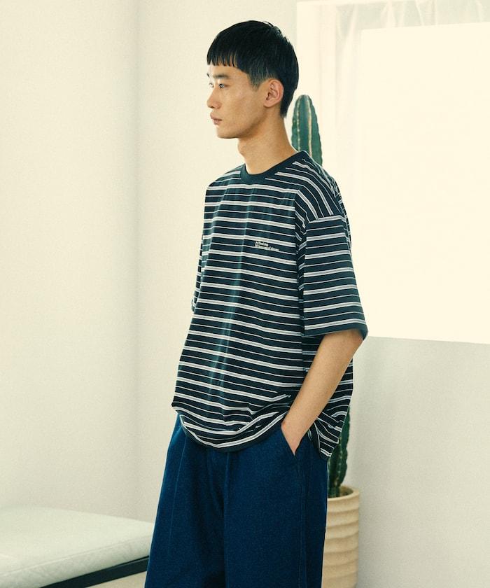 BASIC標誌刺繡T恤條紋/一點刺繡條紋T恤/短袖