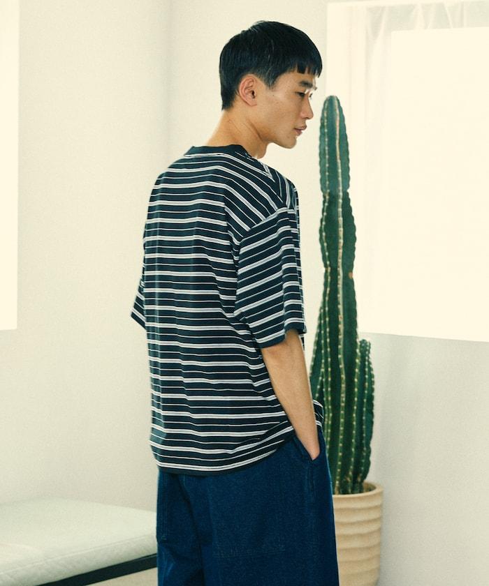 BASIC標誌刺繡T恤條紋/一點刺繡條紋T恤/短袖