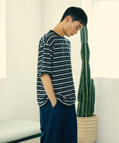BASIC標誌刺繡T恤條紋/一點刺繡條紋T恤/短袖