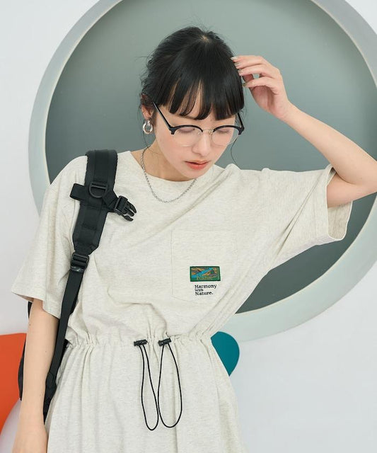 設計 帶腰帶口袋的T恤連衣裙