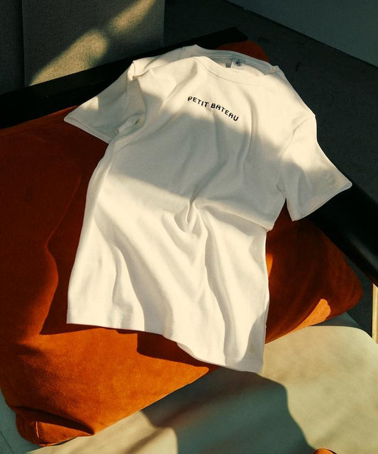 聯名標誌 圓領T恤 / 獨特小標誌T恤