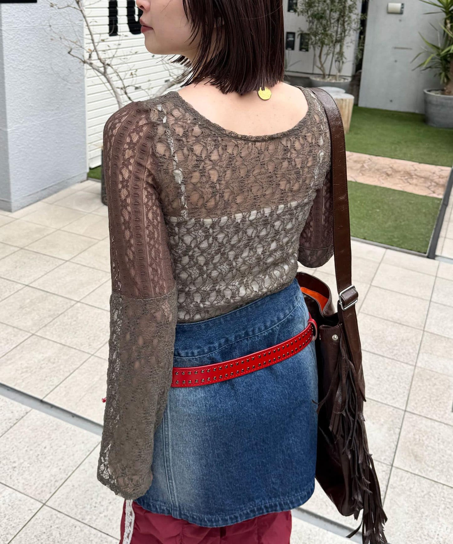 蕾絲面料拼接短袖上衣