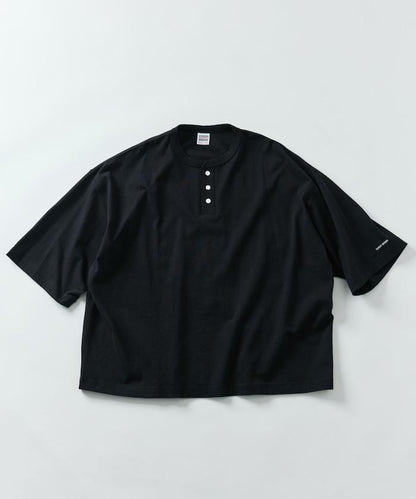 寬鬆剪裁 一點刺繡 圓領T恤/寬鬆剪裁